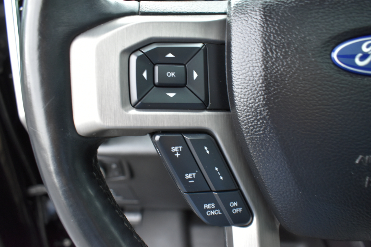 Ford F-150 Platinum SuperCrew 4WD 2017 Ford F-150 Platinum SuperCrew 4WD 2017