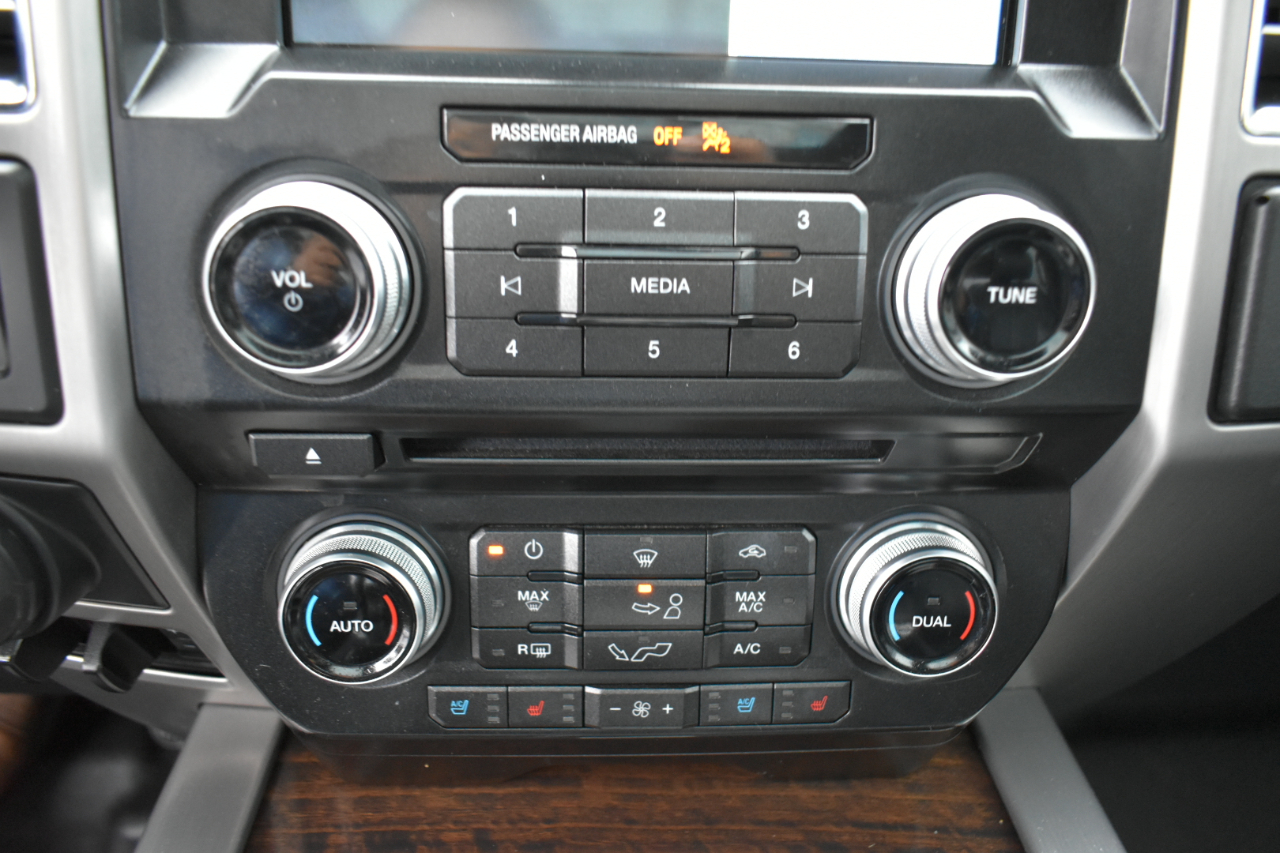 Ford F-150 Platinum SuperCrew 4WD 2017 Ford F-150 Platinum SuperCrew 4WD 2017