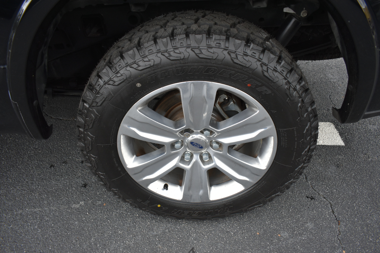 Ford F-150 Platinum SuperCrew 4WD 2017 Ford F-150 Platinum SuperCrew 4WD 2017