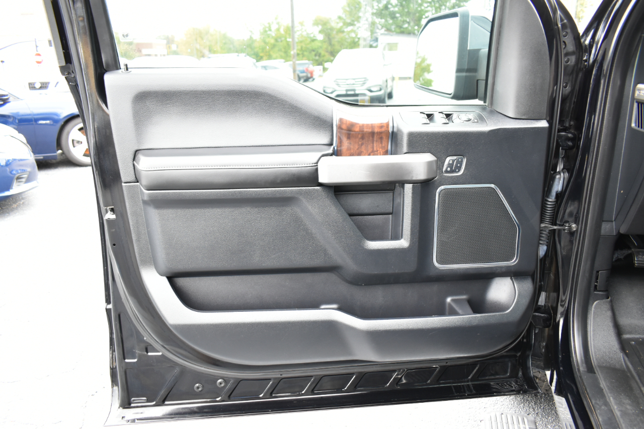 Ford F-150 Platinum SuperCrew 4WD 2017 Ford F-150 Platinum SuperCrew 4WD 2017