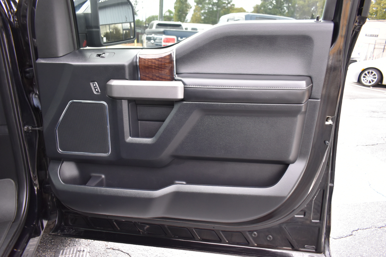 Ford F-150 Platinum SuperCrew 4WD 2017 Ford F-150 Platinum SuperCrew 4WD 2017