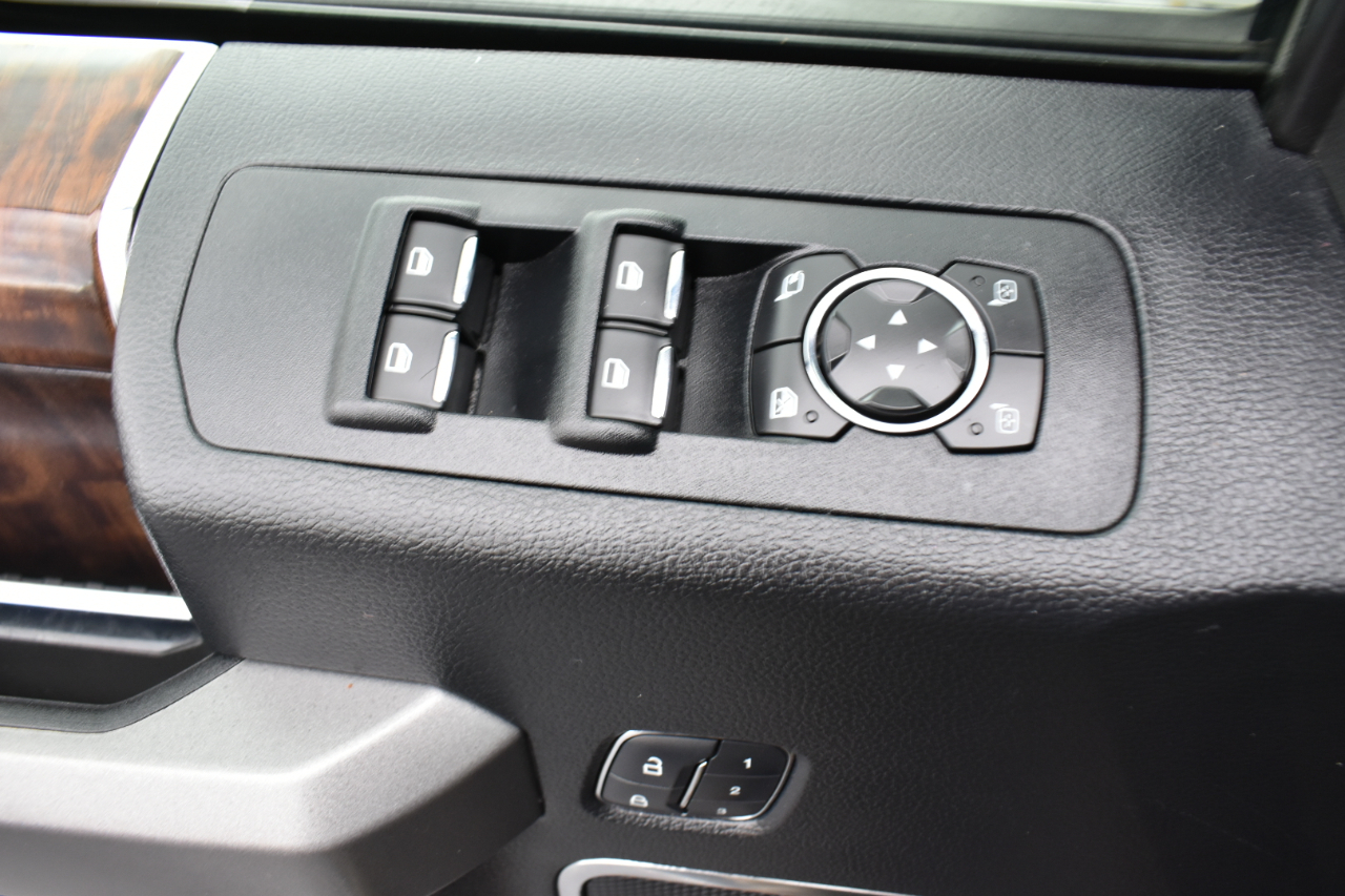 Ford F-150 Platinum SuperCrew 4WD 2017 Ford F-150 Platinum SuperCrew 4WD 2017