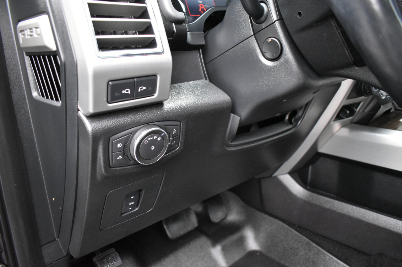 Ford F-150 Platinum SuperCrew 4WD 2017 Ford F-150 Platinum SuperCrew 4WD 2017