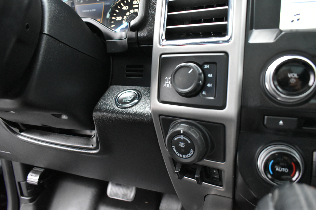 Ford F-150 Platinum SuperCrew 4WD 2017 Ford F-150 Platinum SuperCrew 4WD 2017