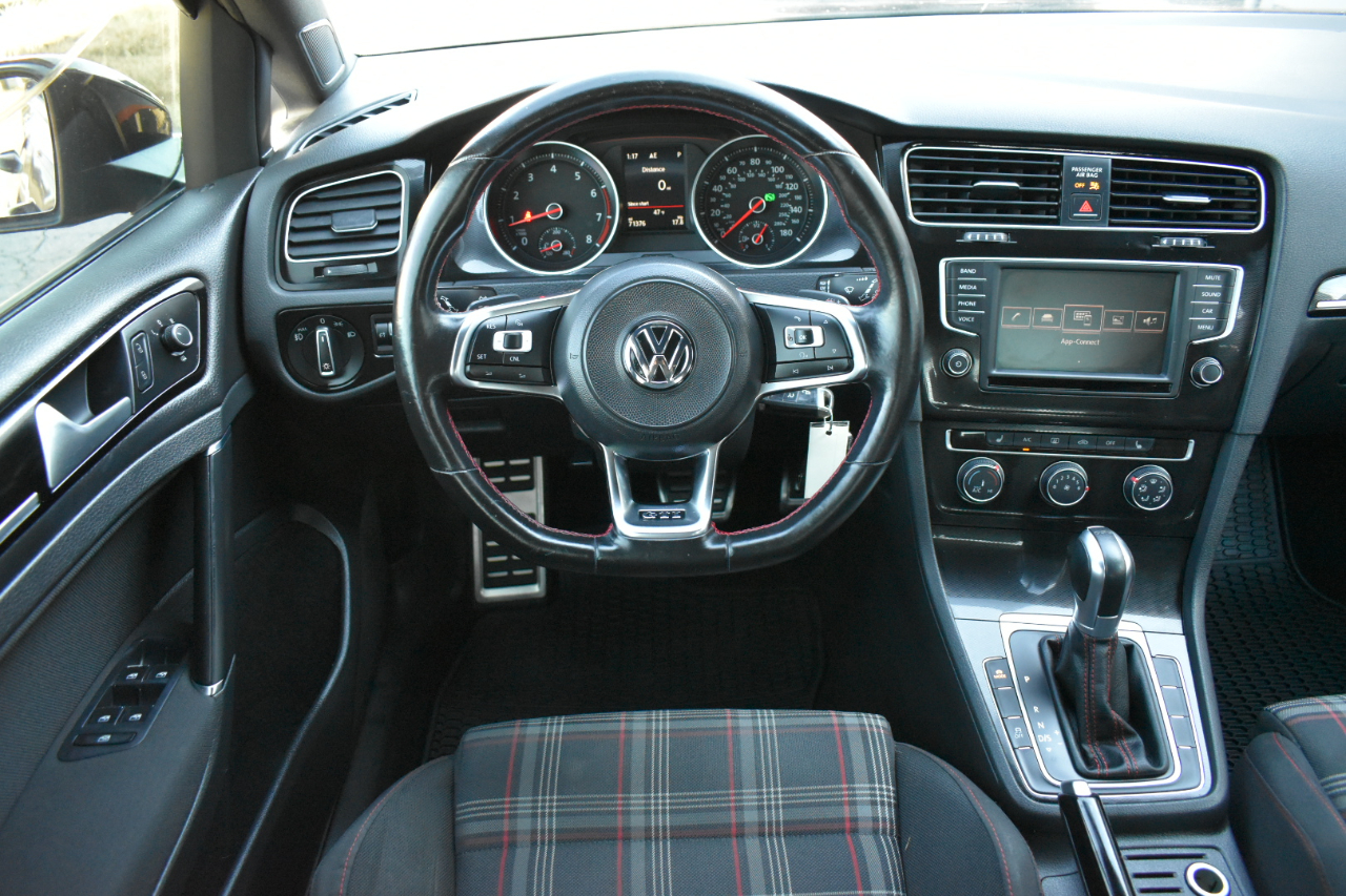 Volkswagen Golf GTI S 6A 4-Door 2017