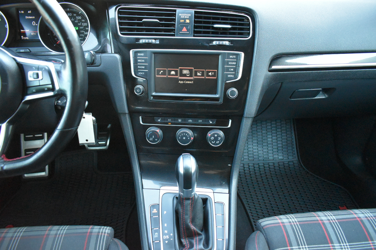 Volkswagen Golf GTI S 6A 4-Door 2017