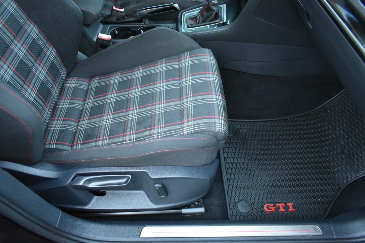 Volkswagen Golf GTI S 6A 4-Door 2017