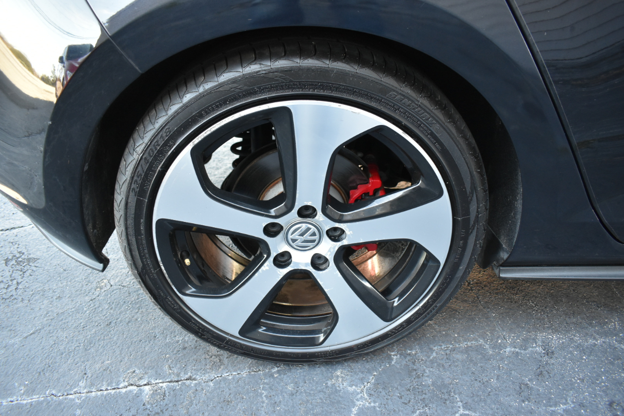 Volkswagen Golf GTI S 6A 4-Door 2017