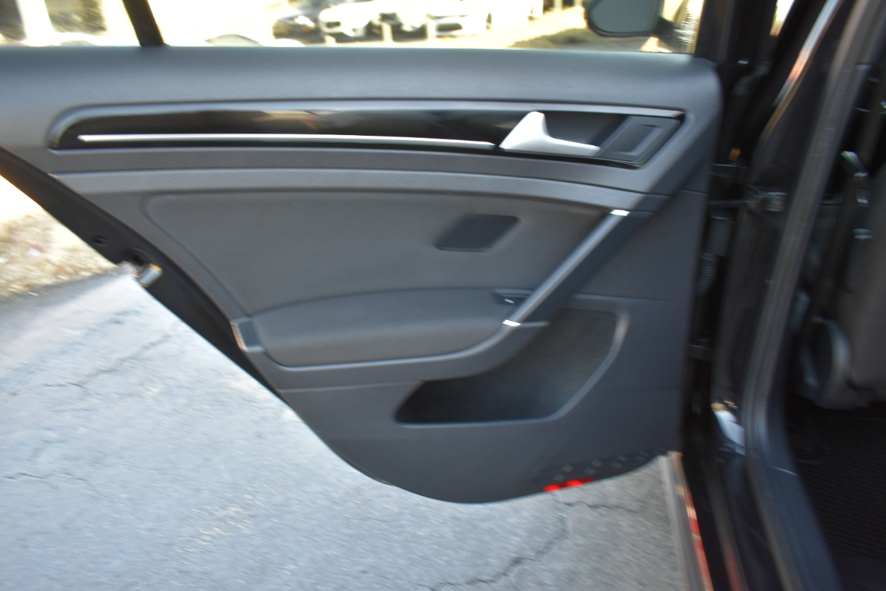 Volkswagen Golf GTI S 6A 4-Door 2017