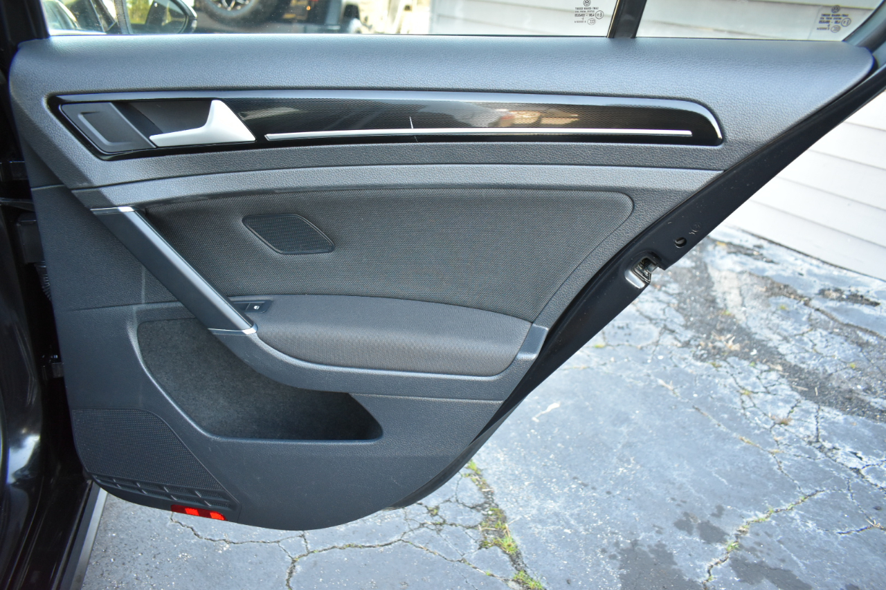 Volkswagen Golf GTI S 6A 4-Door 2017