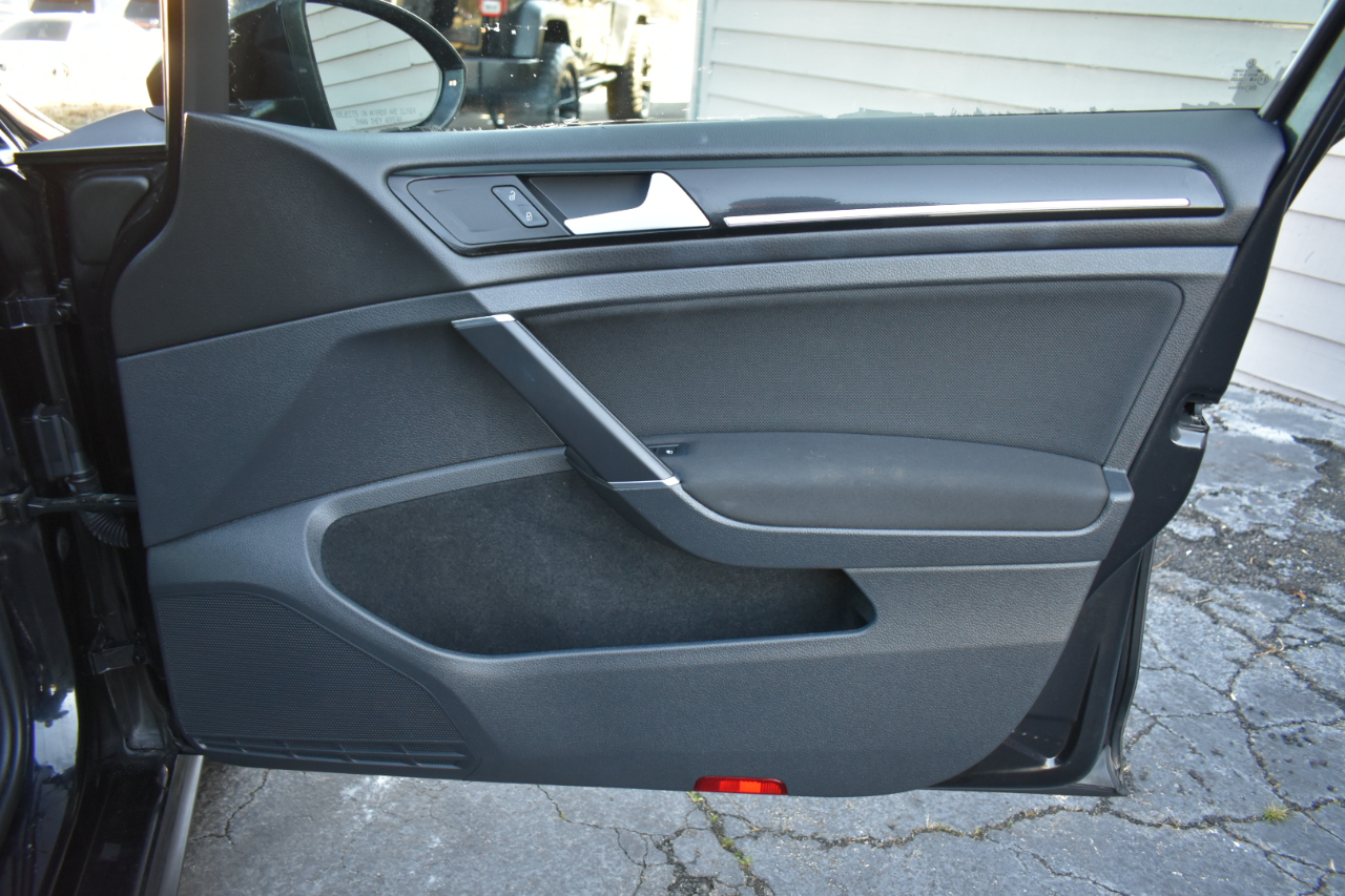 Volkswagen Golf GTI S 6A 4-Door 2017