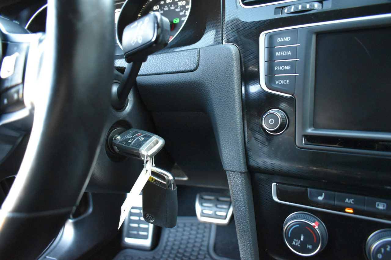 Volkswagen Golf GTI S 6A 4-Door 2017