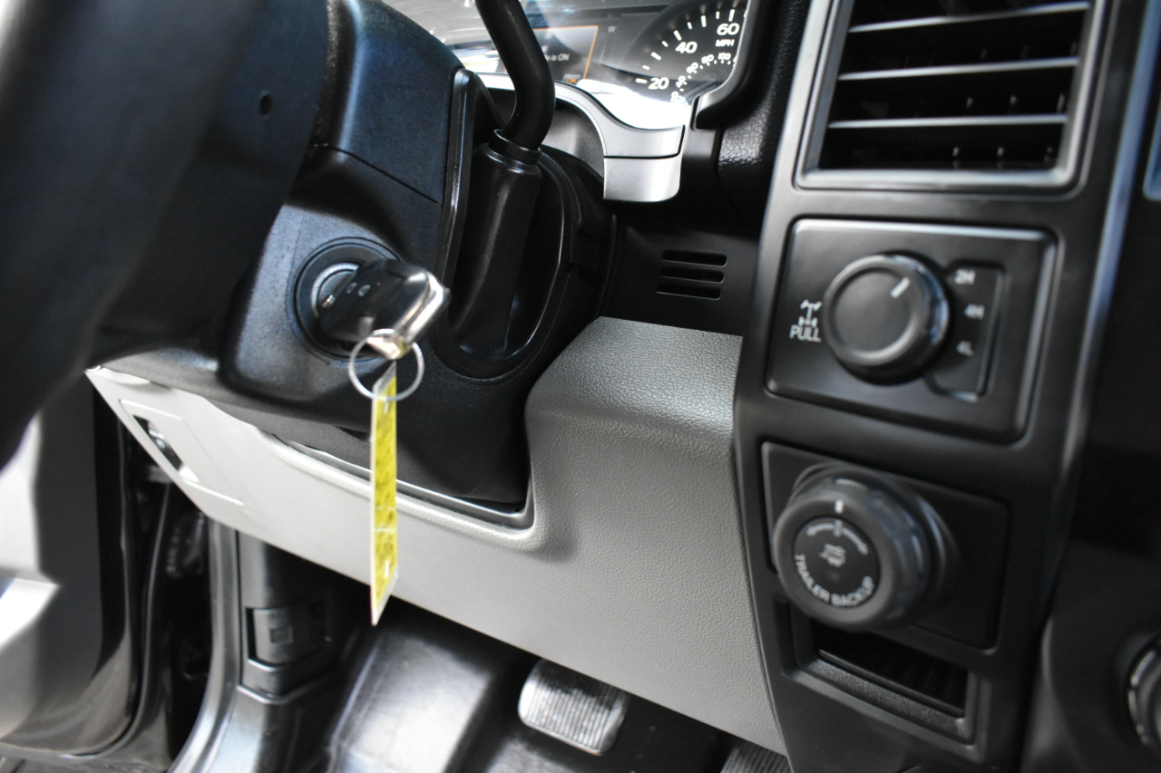 Ford F-150 4WD SuperCrew 145" STX 2019