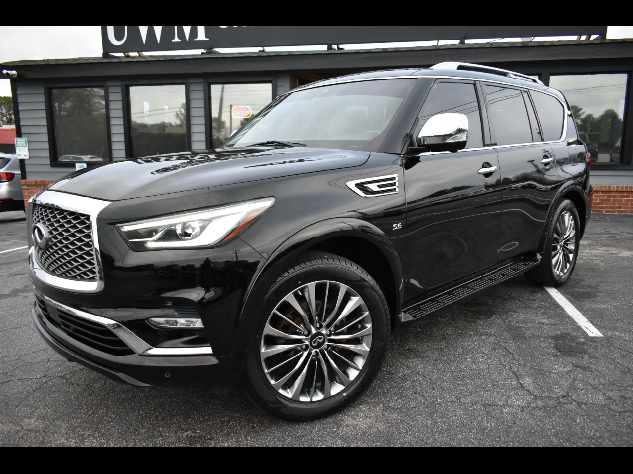 Infiniti QX80 LUXE 4WD 2019
