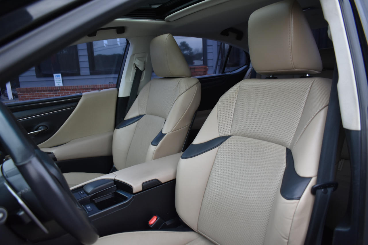 Lexus ES 350 4D Sedan 2019