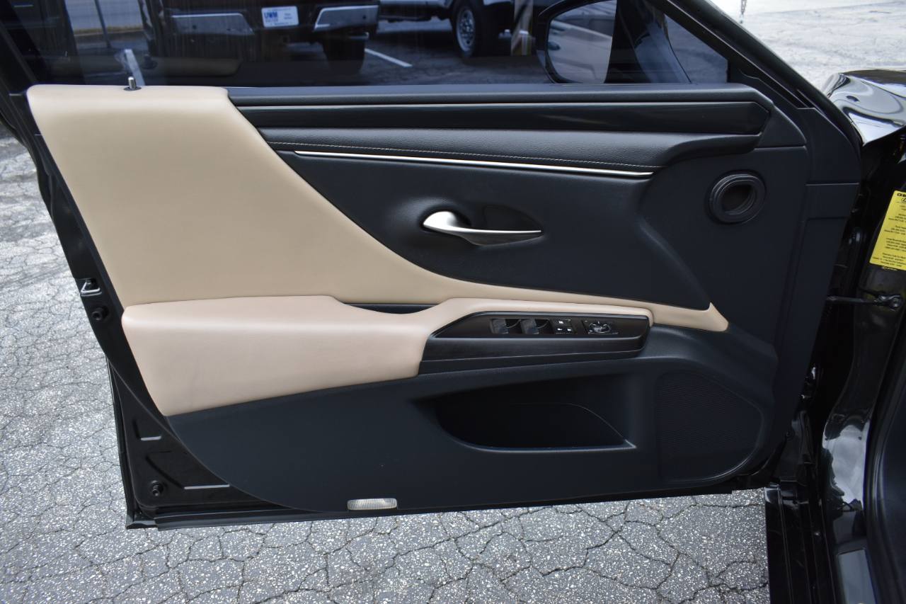 Lexus ES 350 4D Sedan 2019