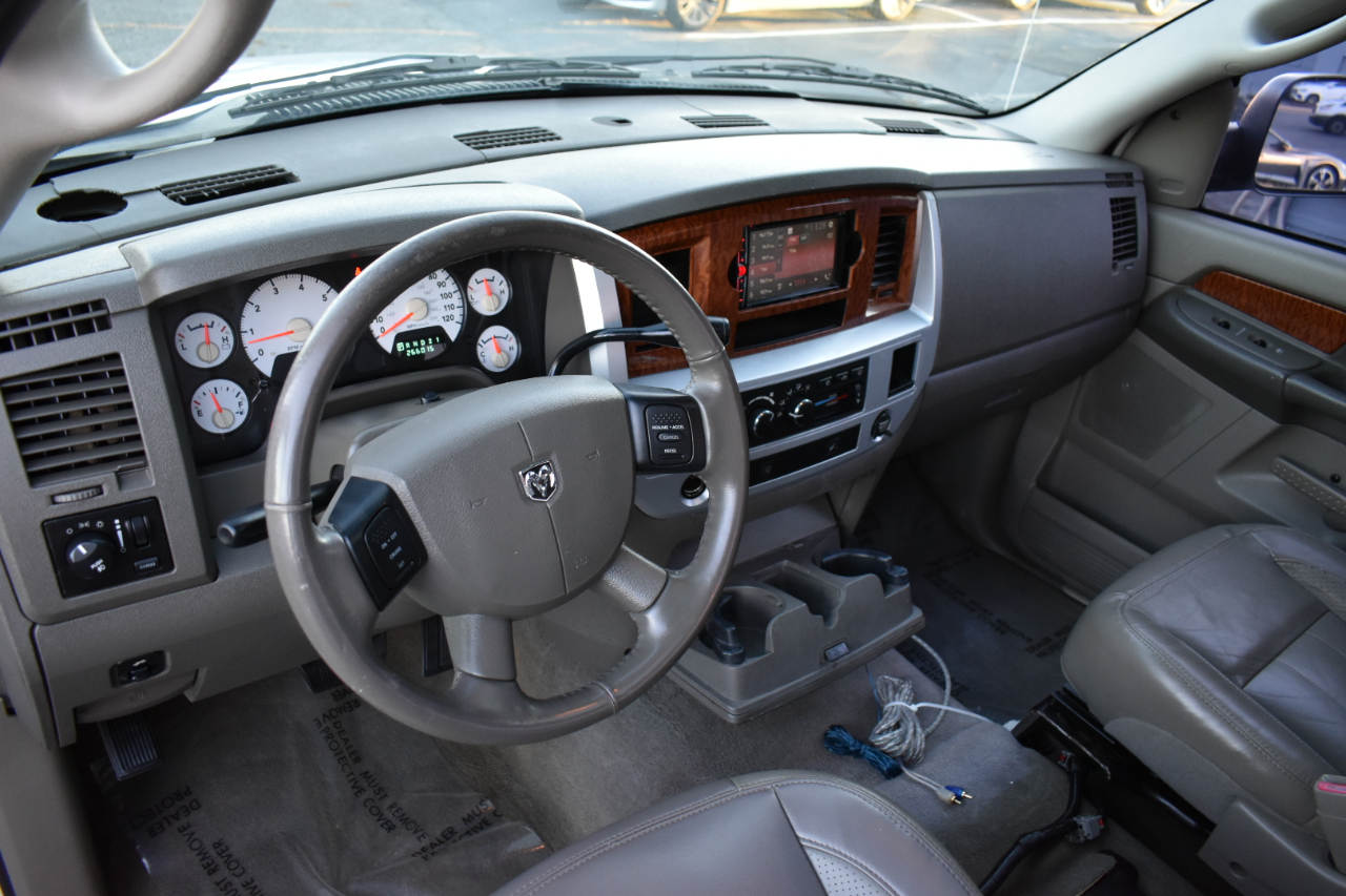 Dodge Ram 1500 Laramie Quad Cab 2WD 2006
