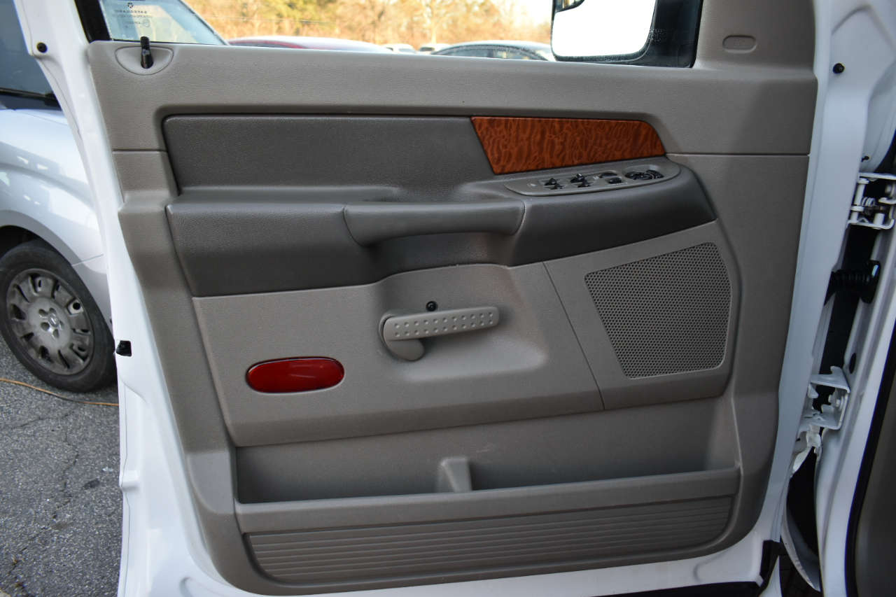 Dodge Ram 1500 Laramie Quad Cab 2WD 2006