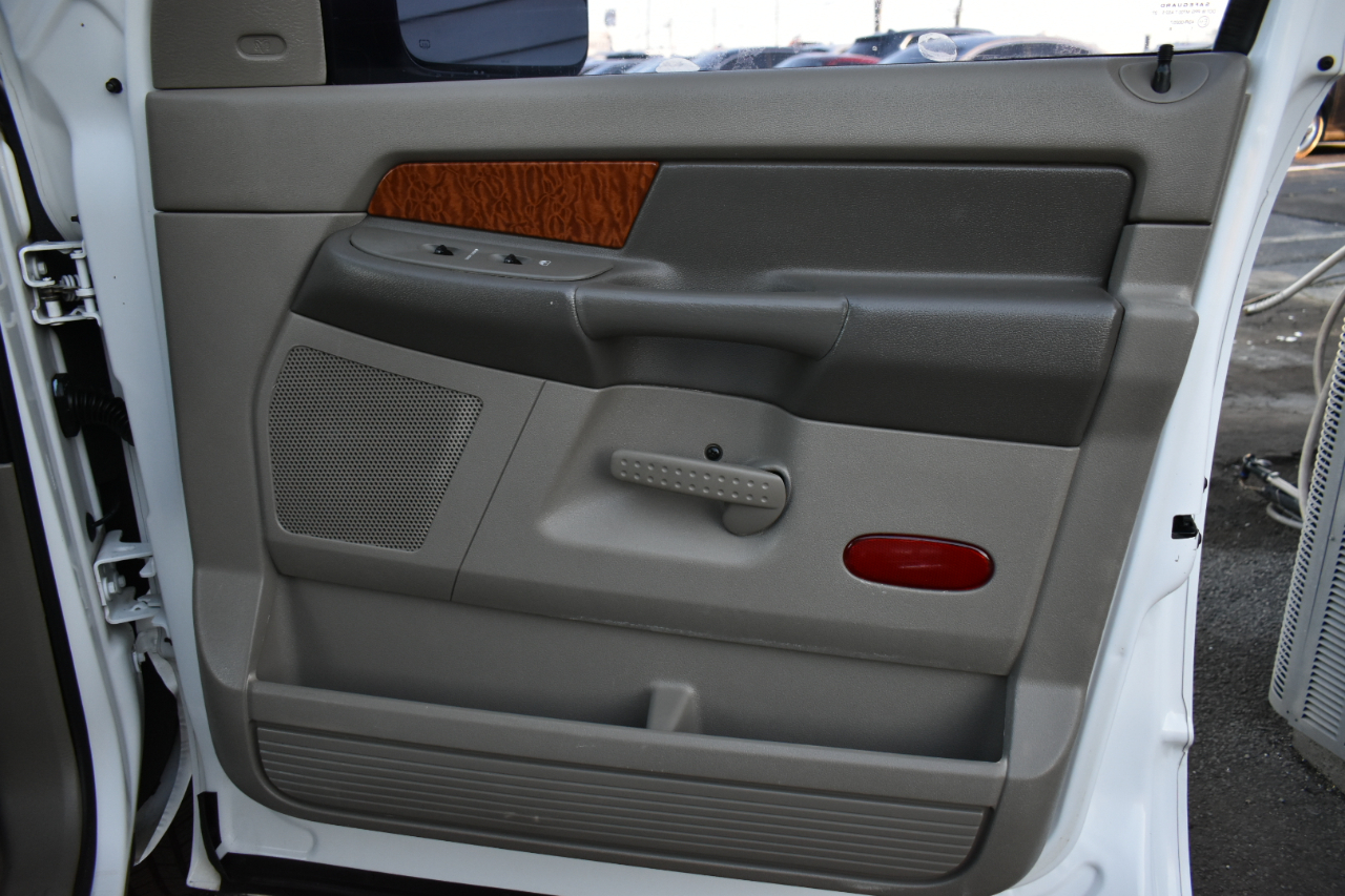 Dodge Ram 1500 Laramie Quad Cab 2WD 2006