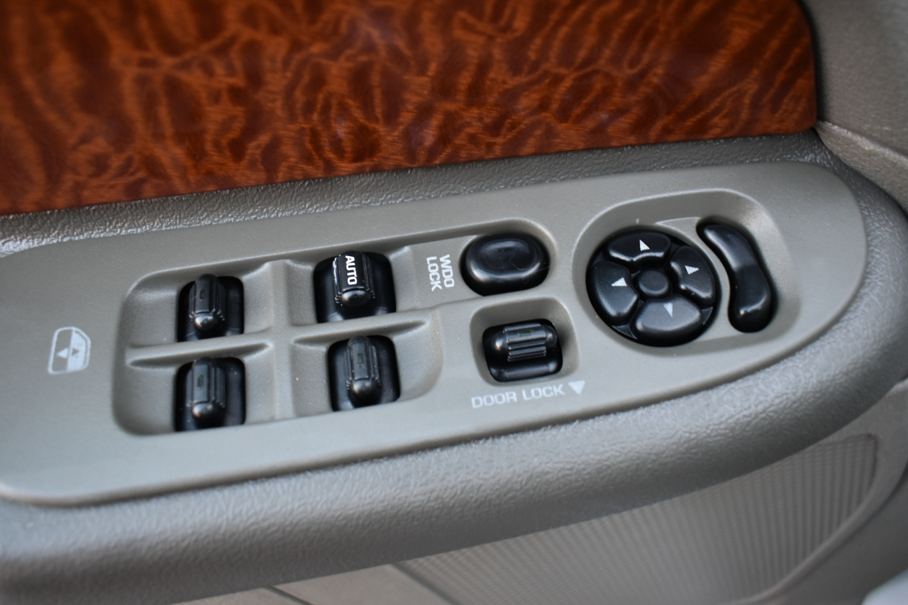 Dodge Ram 1500 Laramie Quad Cab 2WD 2006