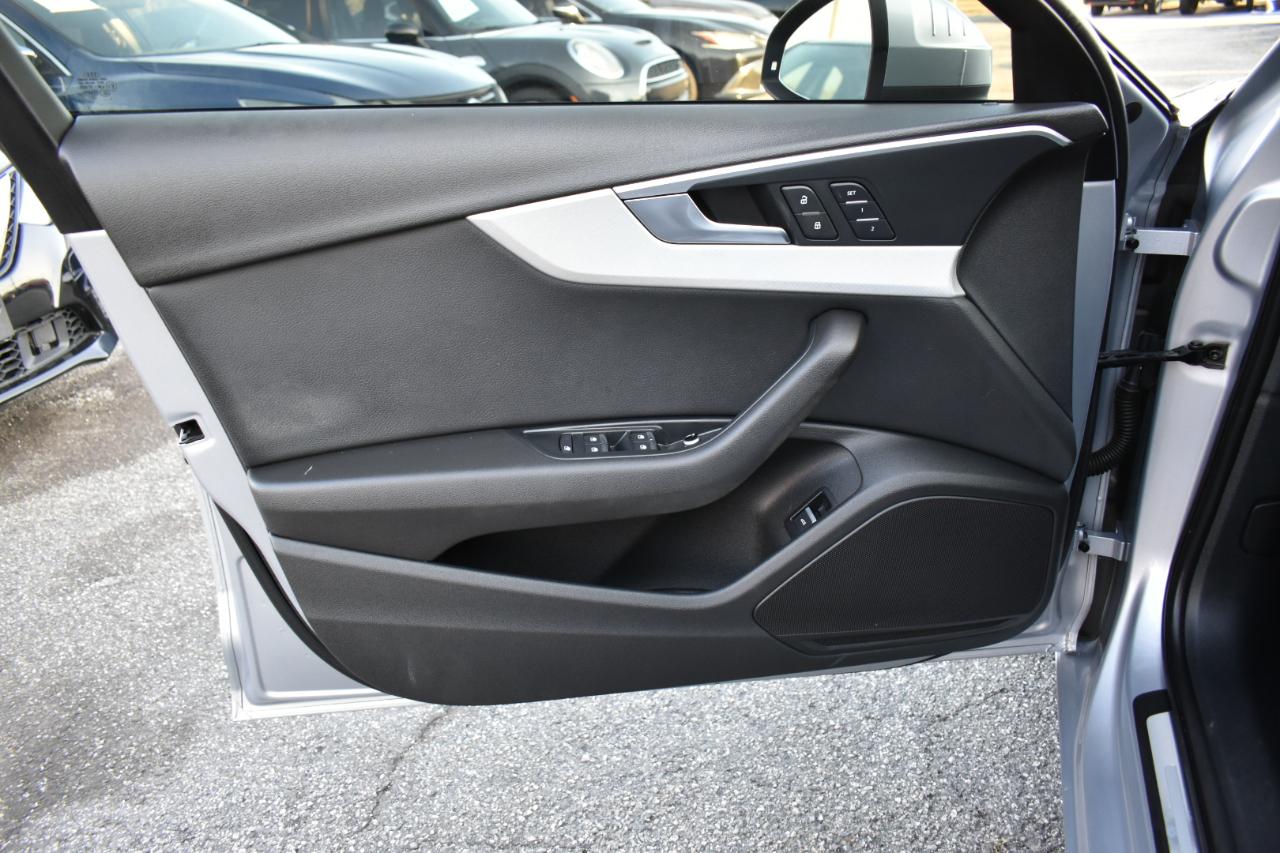 Audi A4 2.0T Premium quattro Sedan 2017