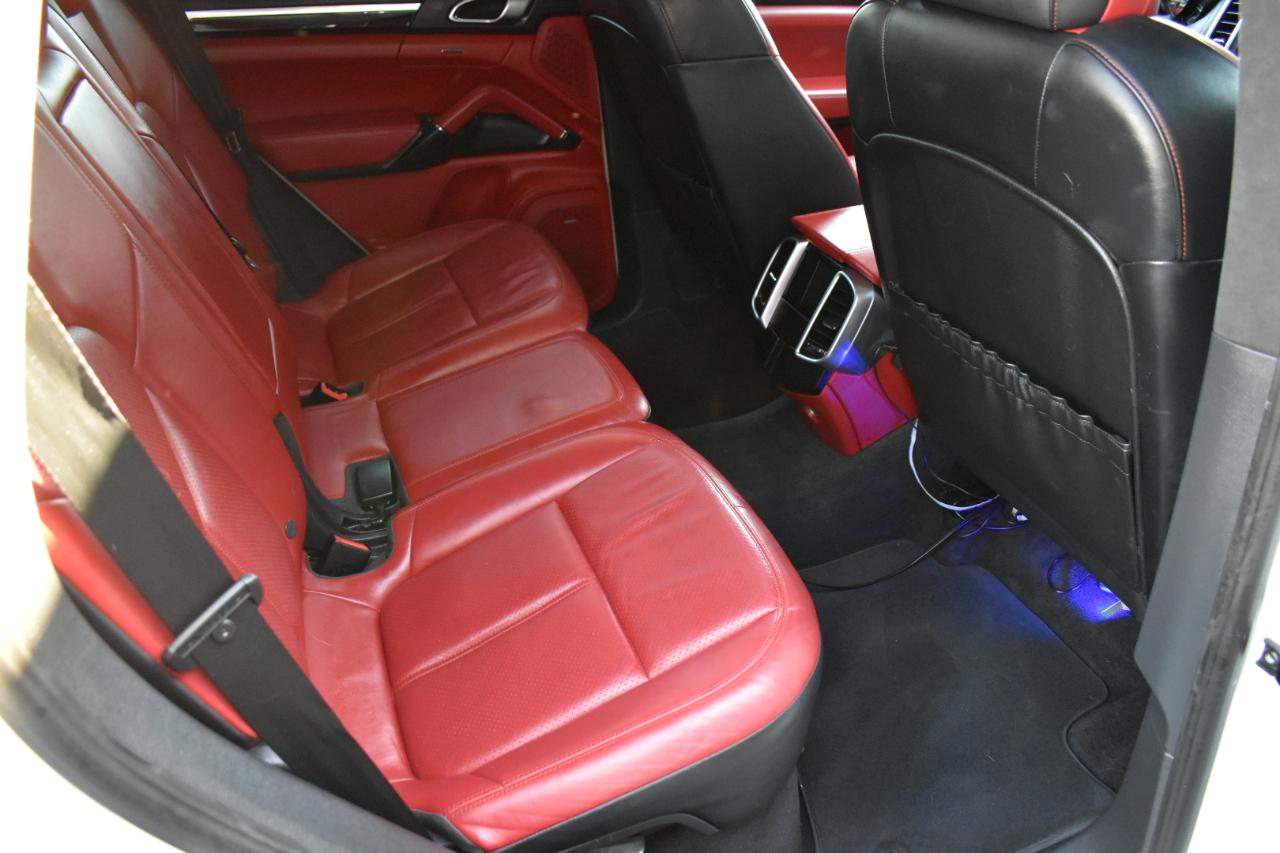 Porsche Cayenne GTS 2014