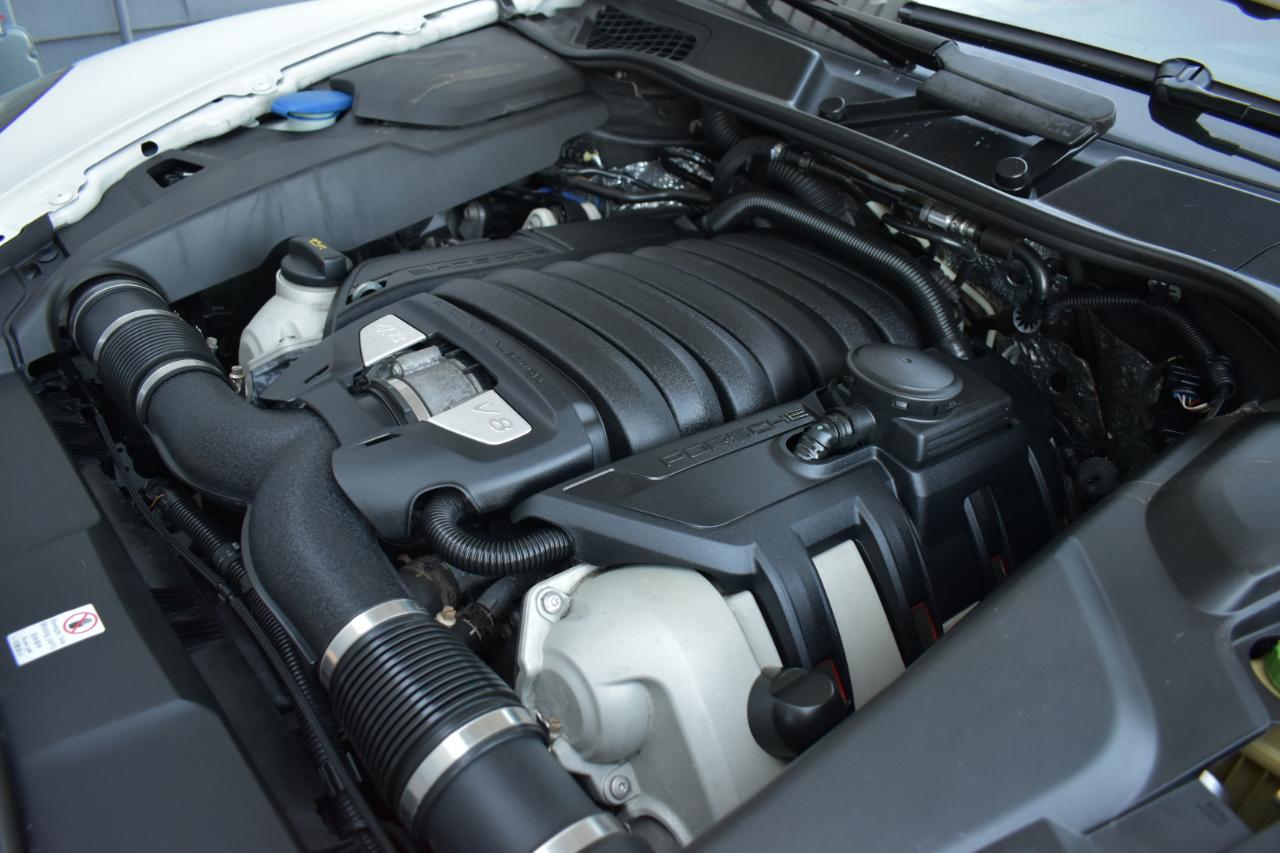 Porsche Cayenne GTS 2014