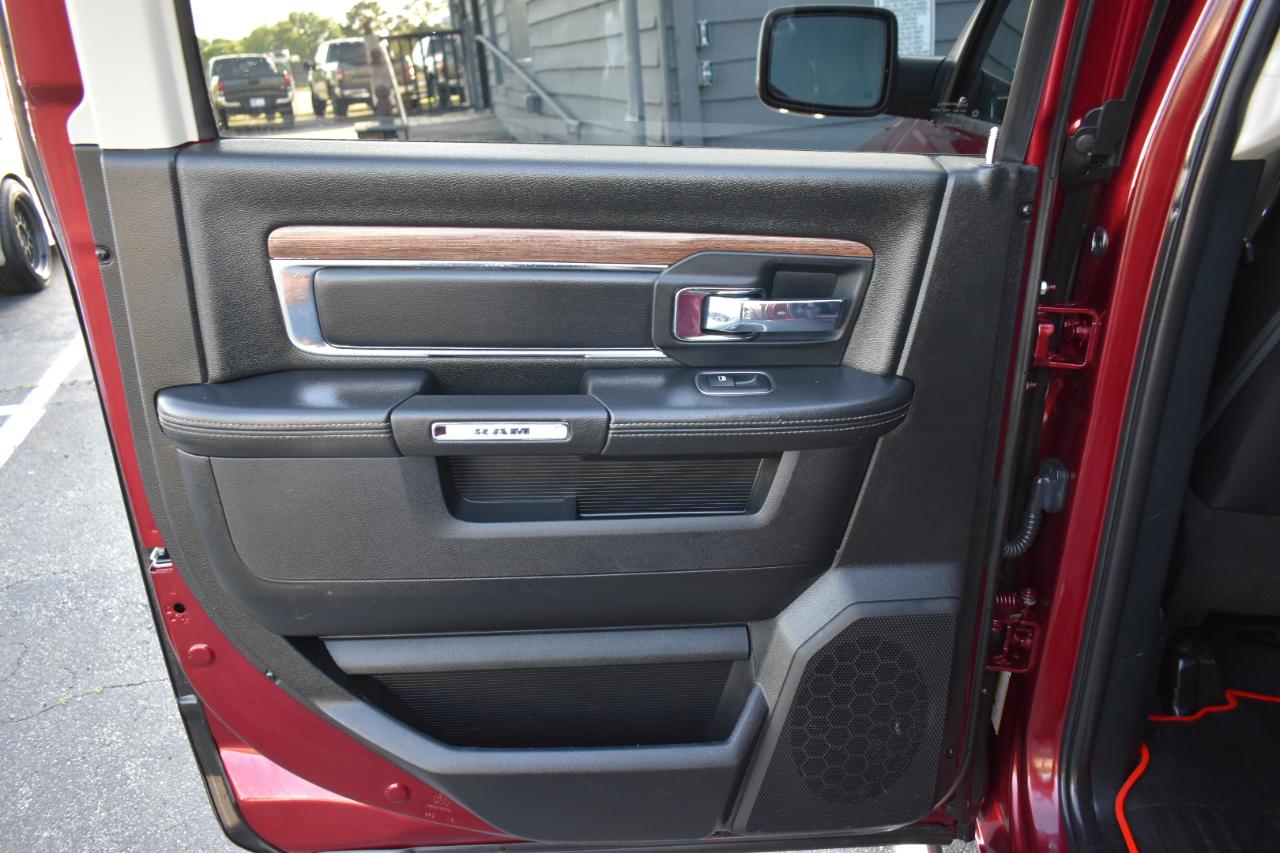 RAM 1500 Laramie Crew Cab 4WD 2018