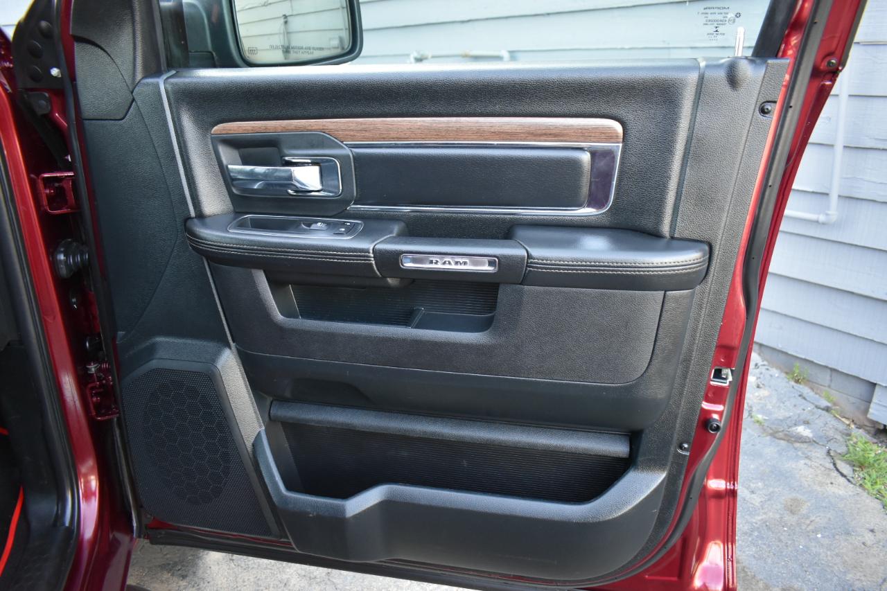 RAM 1500 Laramie Crew Cab 4WD 2018