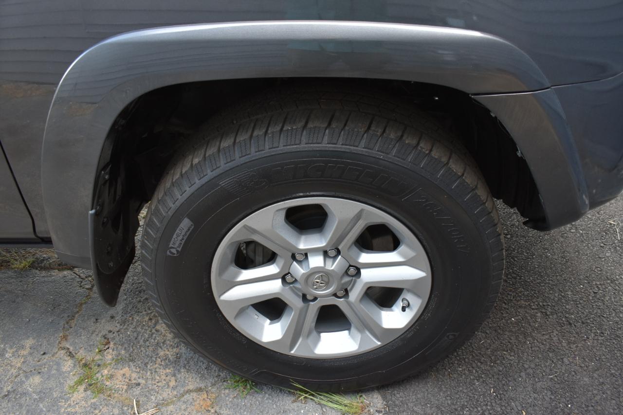 Toyota 4Runner SR5 2WD 2018