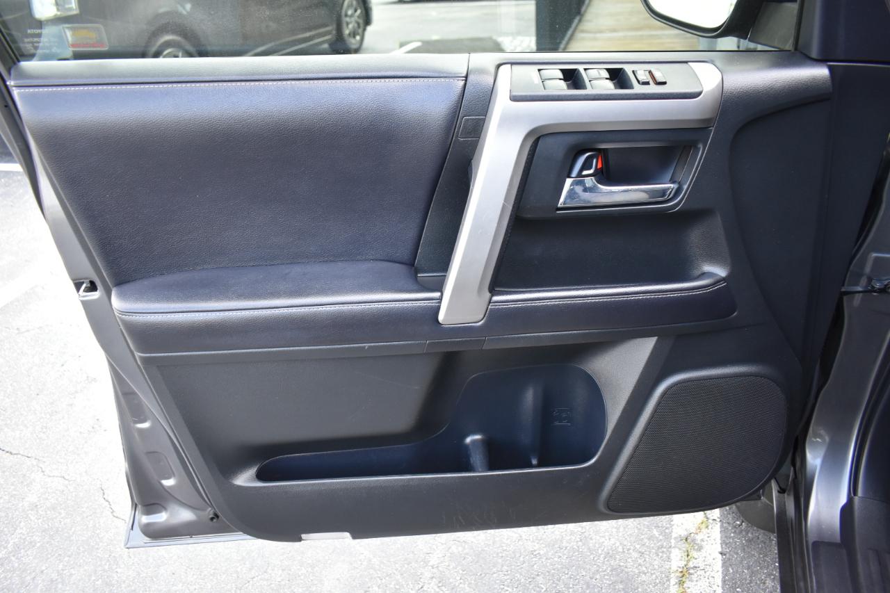 Toyota 4Runner SR5 2WD 2018