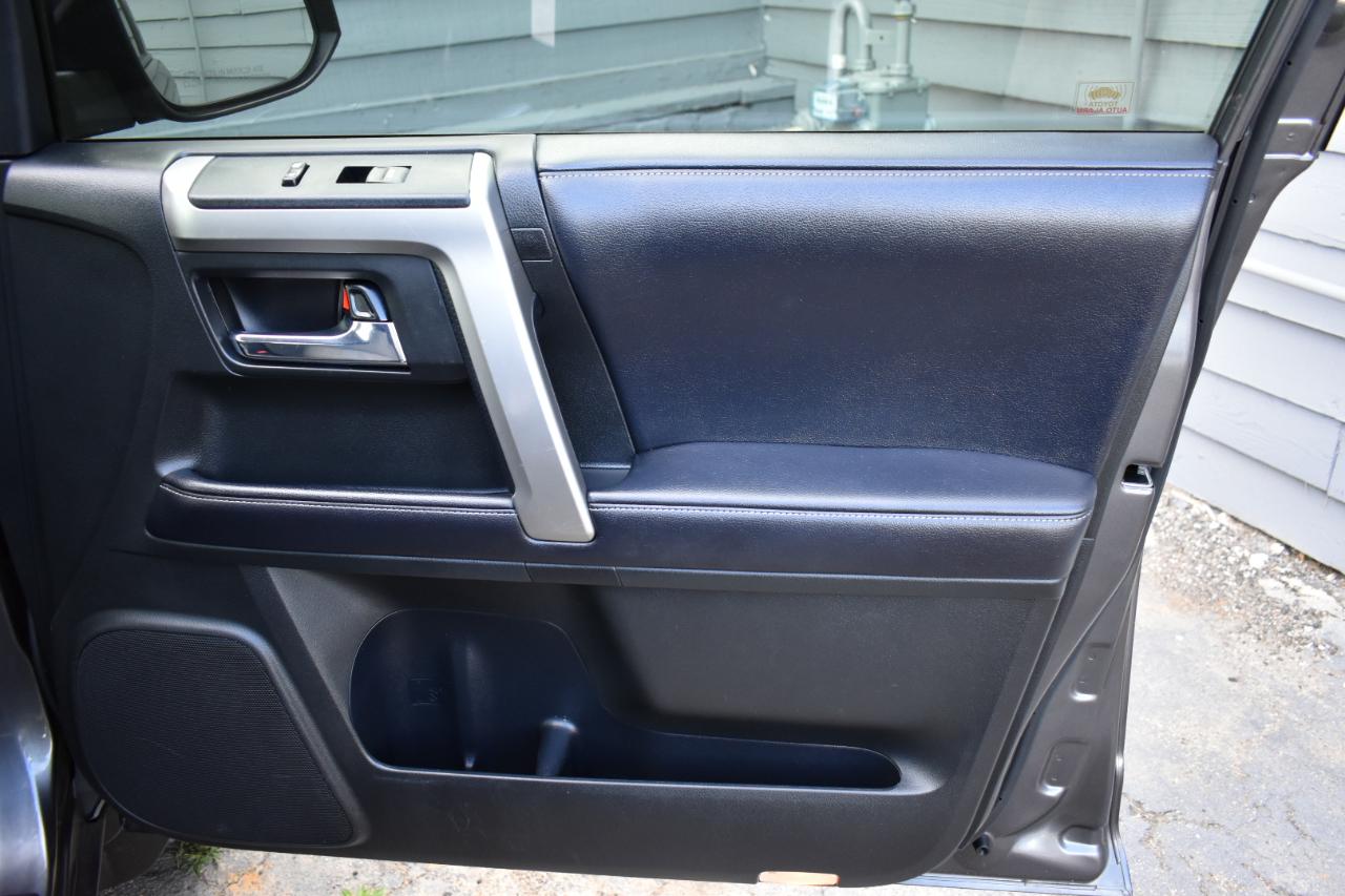Toyota 4Runner SR5 2WD 2018