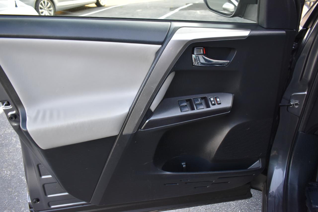 Toyota RAV4 XLE FWD 2016