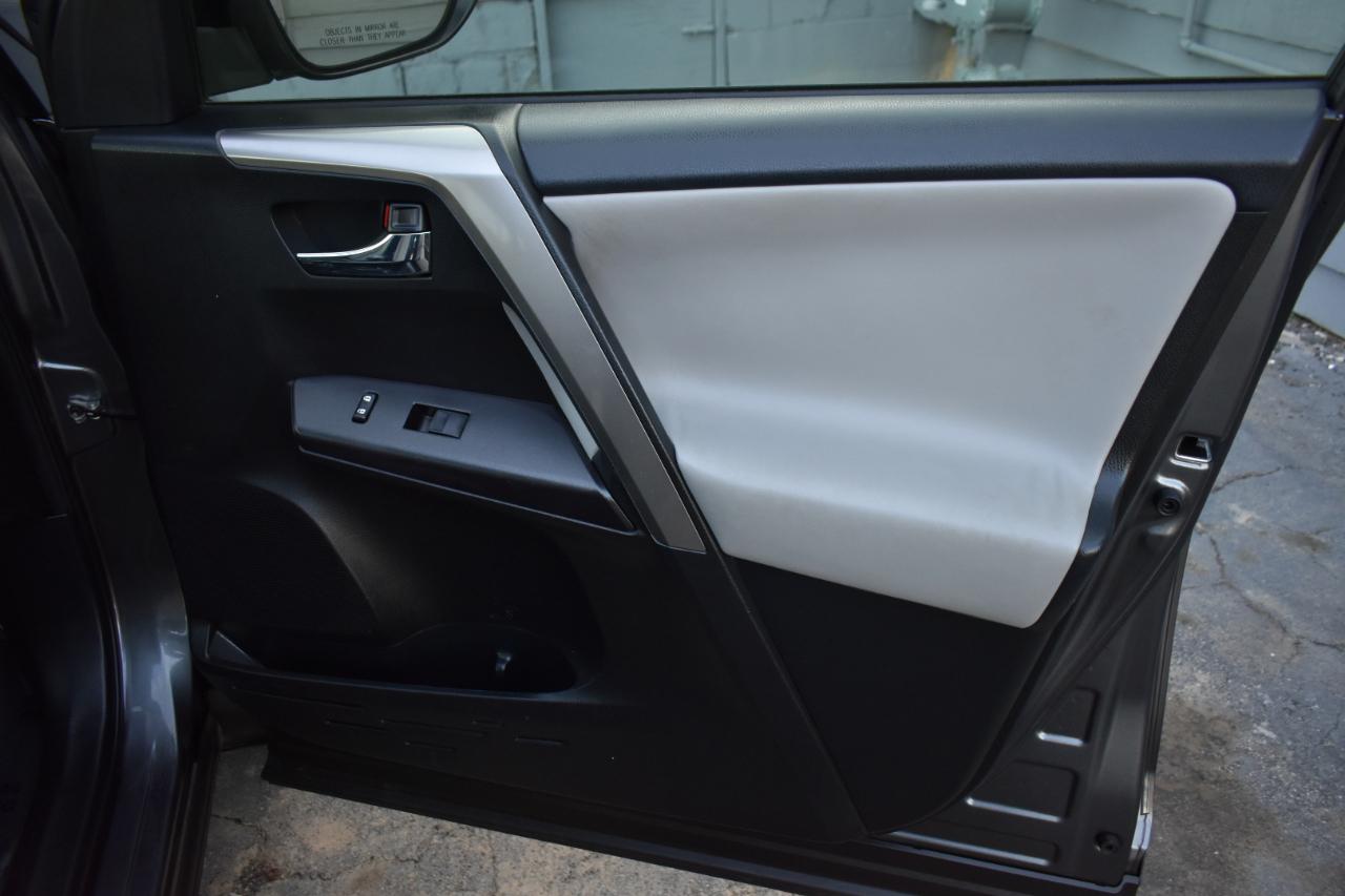 Toyota RAV4 XLE FWD 2016