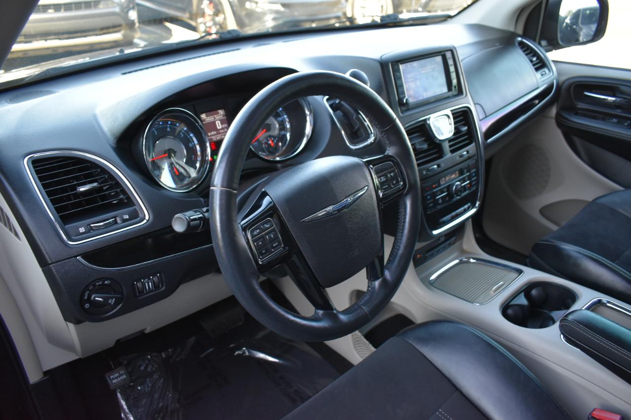 Chrysler Town & Country Touring-L 2014