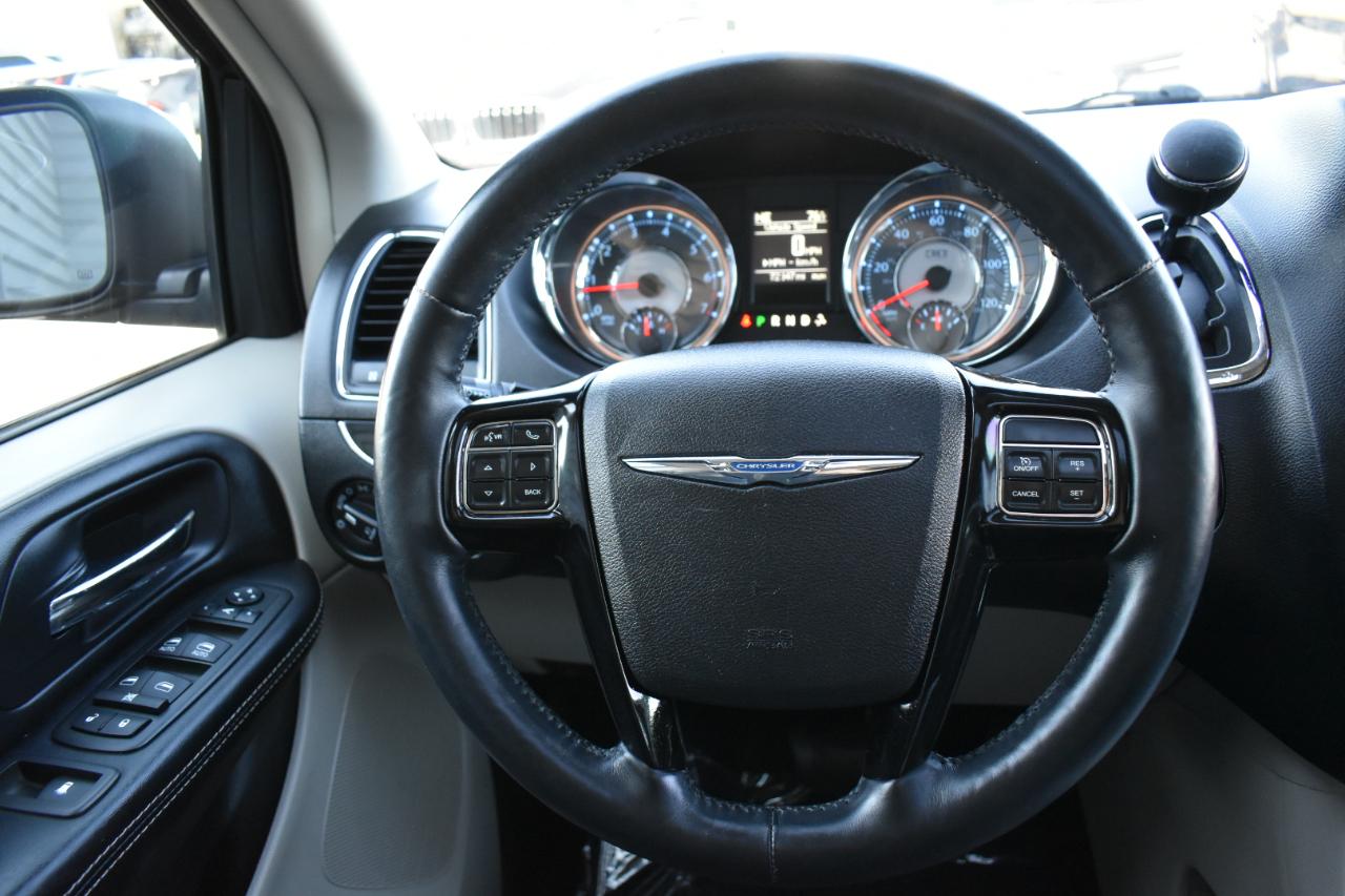Chrysler Town & Country Touring-L 2014