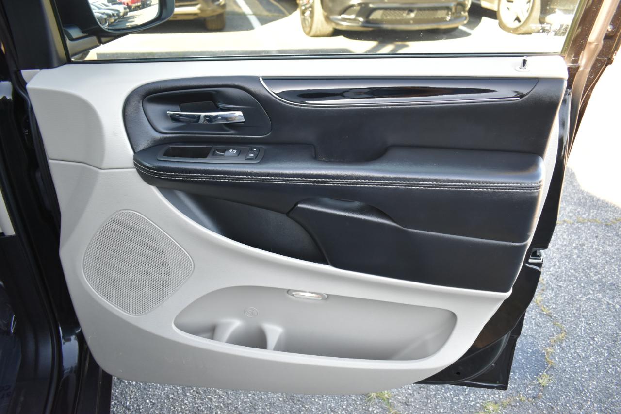 Chrysler Town & Country Touring-L 2014