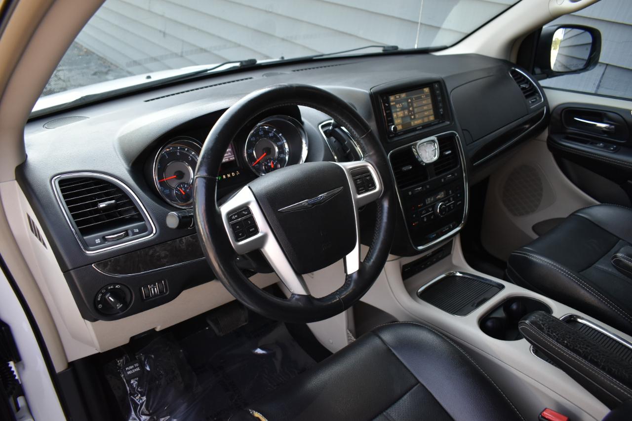 Chrysler Town & Country Touring-L 2014