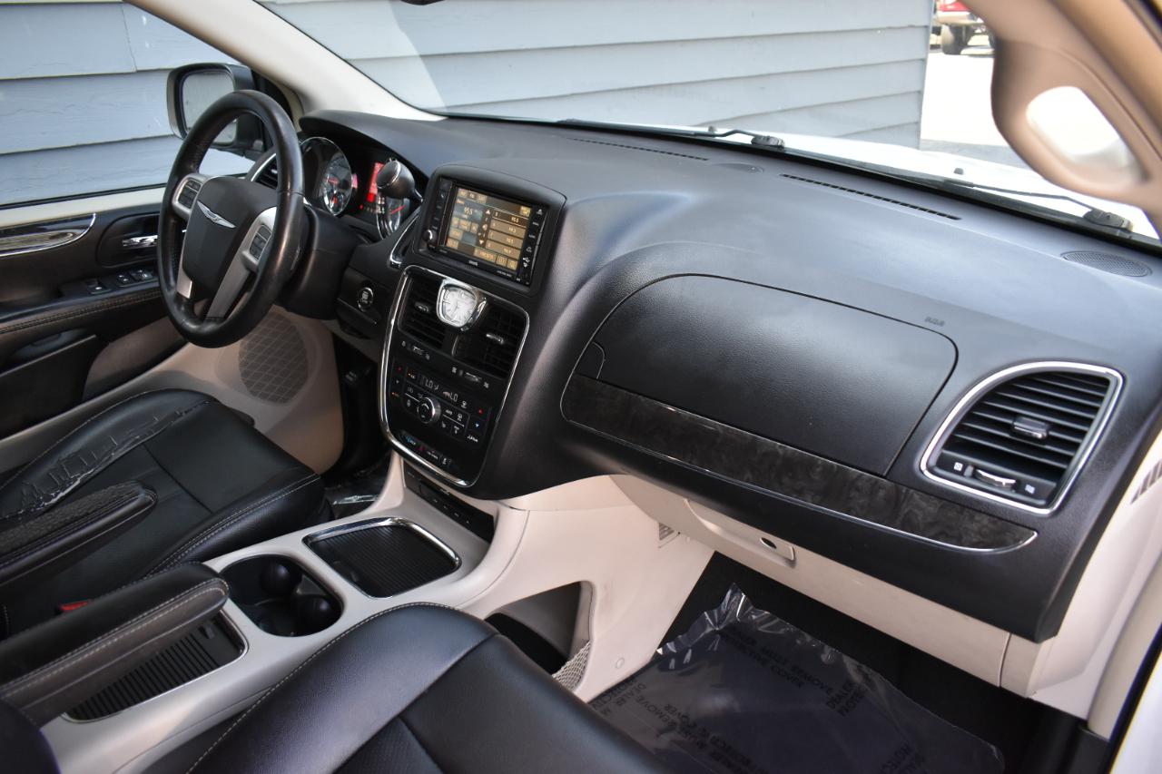Chrysler Town & Country Touring-L 2014
