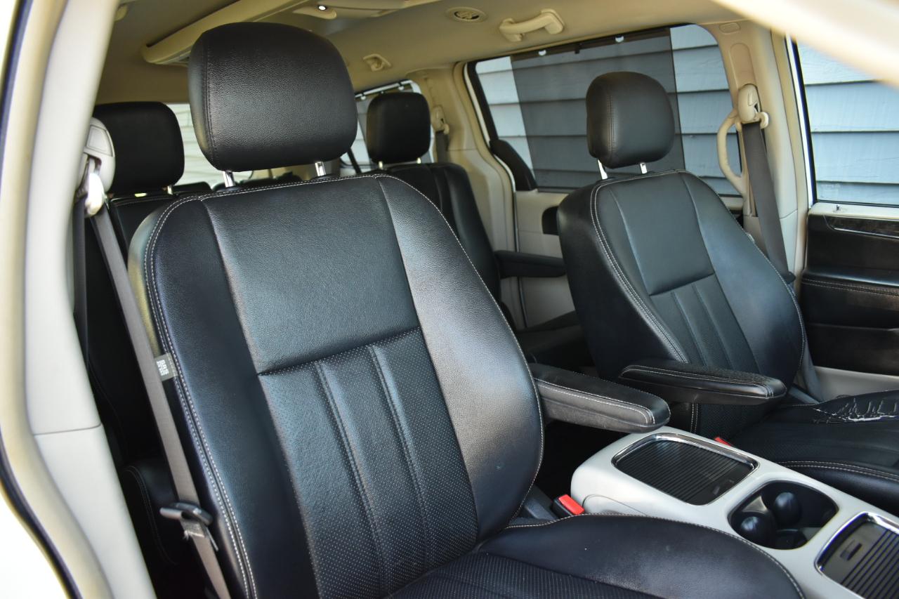Chrysler Town & Country Touring-L 2014