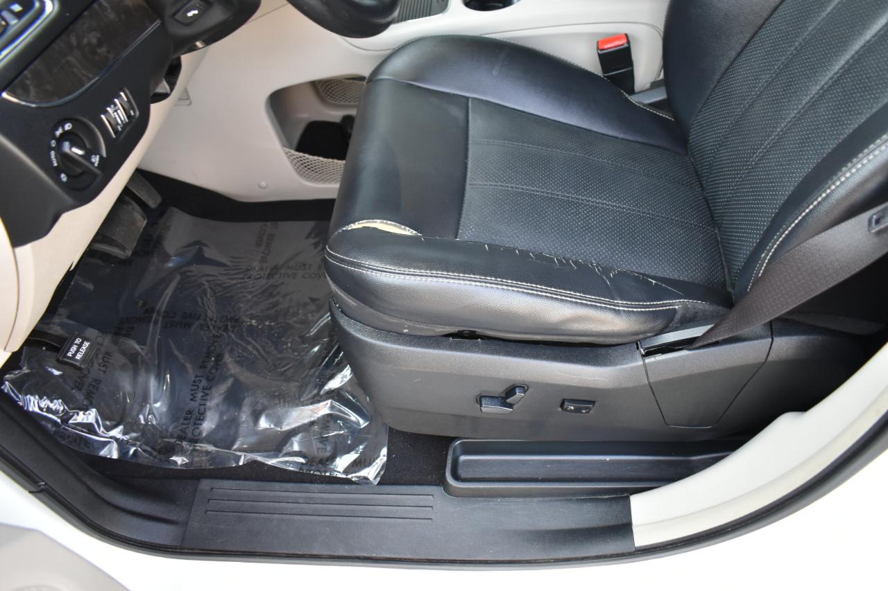 Chrysler Town & Country Touring-L 2014