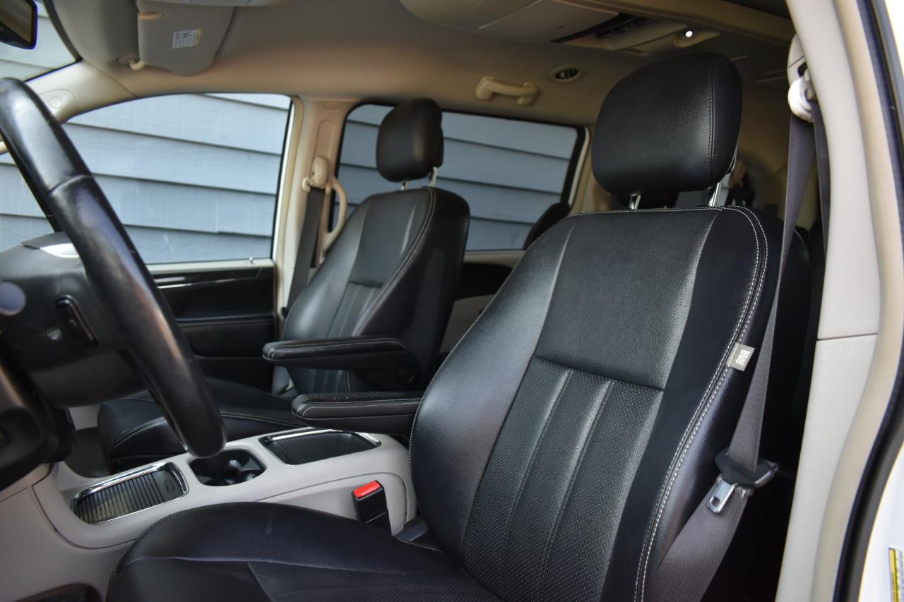 Chrysler Town & Country Touring-L 2014