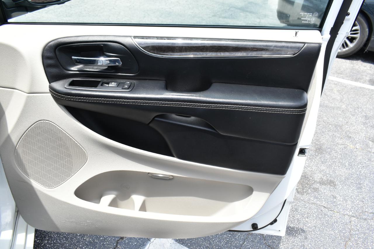Chrysler Town & Country Touring-L 2014