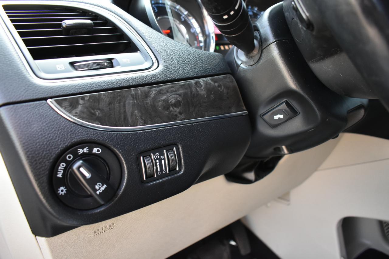 Chrysler Town & Country Touring-L 2014