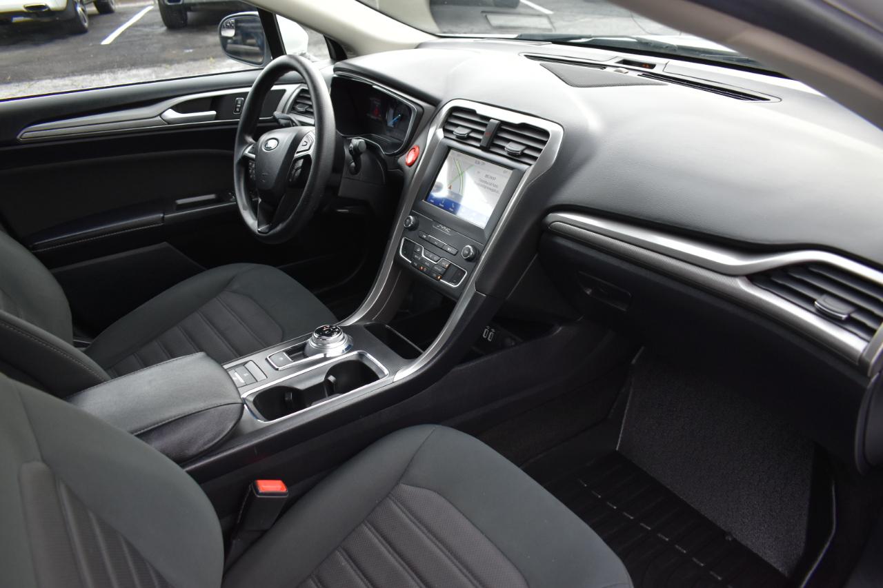 Ford Fusion Hybrid SE 2020