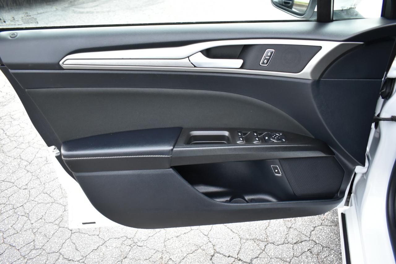 Ford Fusion Hybrid SE 2020