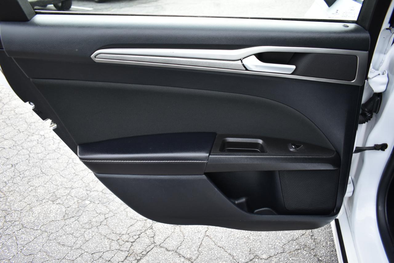 Ford Fusion Hybrid SE 2020