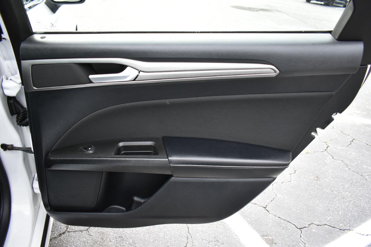 Ford Fusion Hybrid SE 2020