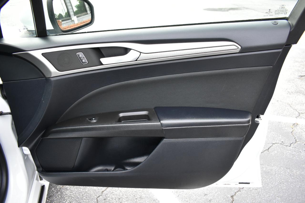 Ford Fusion Hybrid SE 2020