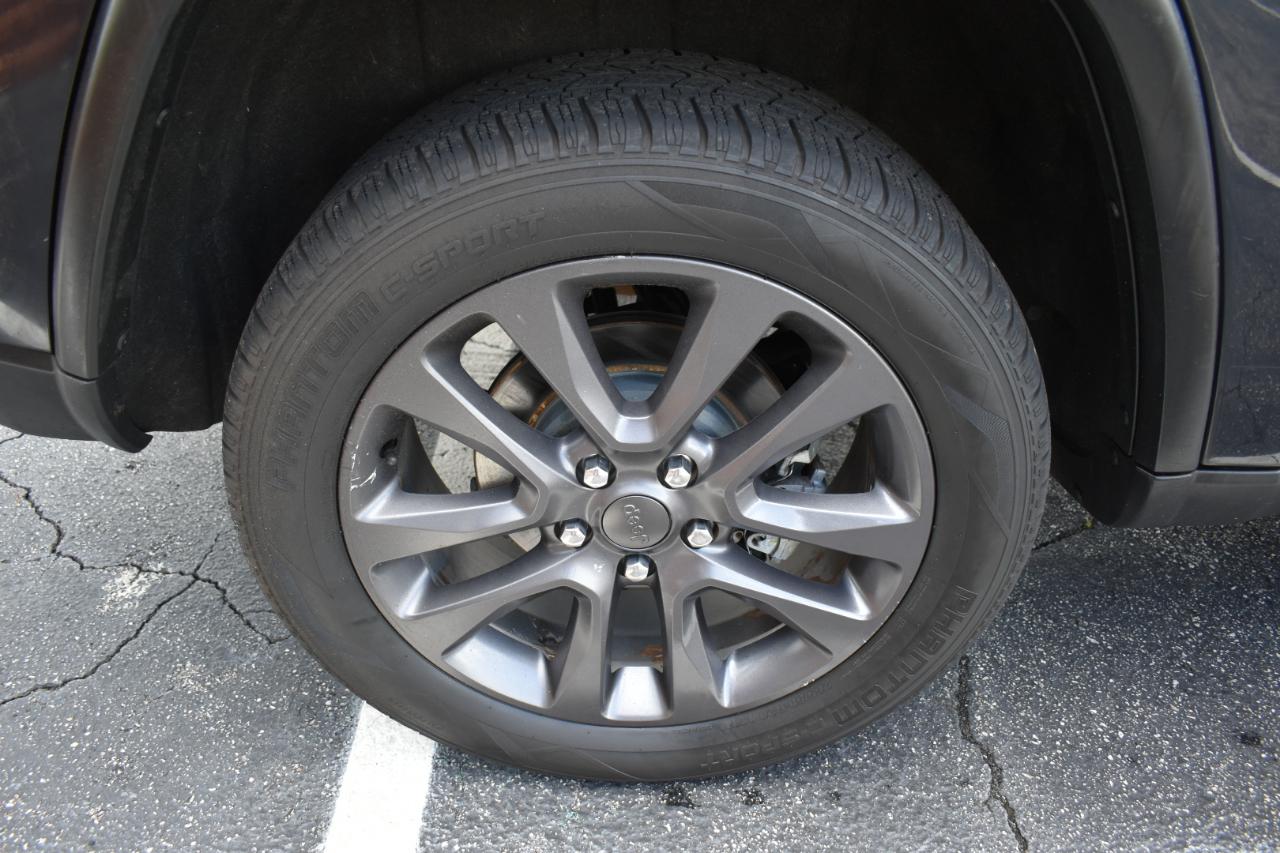 Jeep Grand Cherokee Laredo 2WD 2013